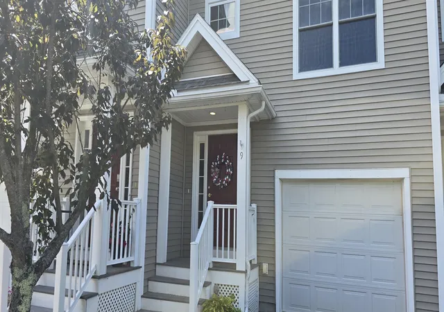 Photo 2 of Townhouse for sale at 131 Court St #9, Exeter, NH 03833 | MLS# 5103589 | Listing updated on 2026-09-10
