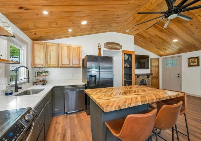 Photo 3 of Single family home for sale at 28 Mount Vernon St, Farmington, NH 03835 | MLS# 5103606 | Listing updated on 2026-09-18