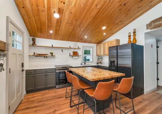 Photo 4 of Single family home for sale at 28 Mount Vernon St, Farmington, NH 03835 | MLS# 5103606 | Listing updated on 2026-09-18