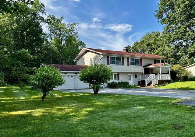 Photo 2 of Single family home for sale at 6 Green Knolls Ln, Rutland, VT 05701 | MLS# 5103612 | Listing updated on 2026-08-31