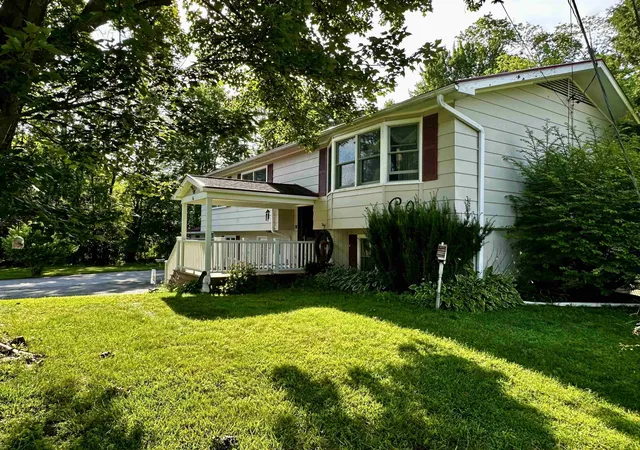 Photo 3 of Single family home for sale at 6 Green Knolls Ln, Rutland, VT 05701 | MLS# 5103612 | Listing updated on 2026-08-31