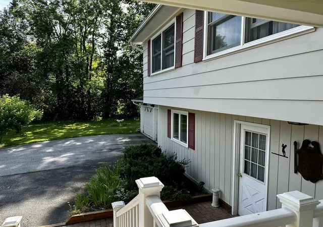 Photo 3 of Single family home for sale at 6 Green Knolls Ln, Rutland, VT 05701 | MLS# 5103612 | Listing updated on 2026-08-31
