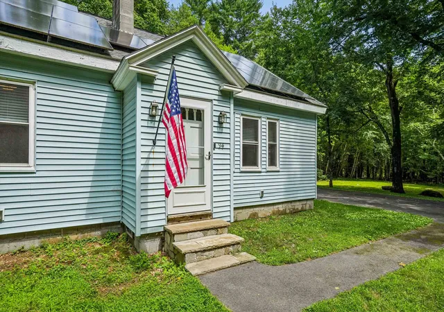 2nd image of 94 Old Amherst Rd, Mont Vernon, NH 03057 | MLS# 5103639