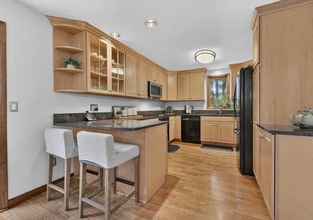 Photo 3 of Single family home for sale at 8 Seasons Ln, Londonderry, NH 03053 | MLS# 5103644 | Listing updated on 2026-09-02