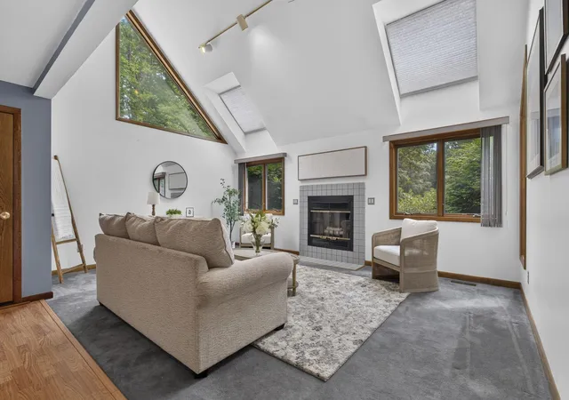 Photo 4 of Single family home for sale at 8 Seasons Ln, Londonderry, NH 03053 | MLS# 5103644 | Listing updated on 2026-09-02