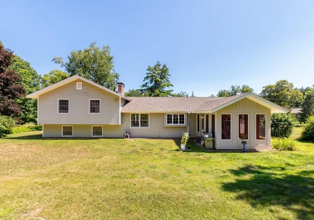 3rd image of 4 Fairway Heights Rd, Center Harbor, NH 03226 | MLS# 5103647