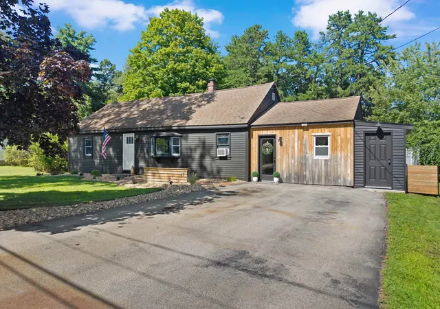 2nd image of 17 Allard St, Concord, NH 03301 | MLS# 5103668