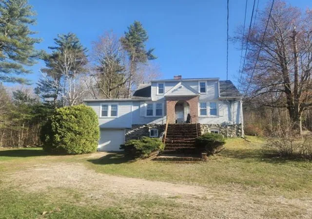 2nd image of 115 Hovey Rd, Londonderry, NH 03053 | MLS# 5103672