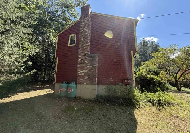 2nd image of 1 Twin Brook Dr, Derry, NH 03038 | MLS# 5103726