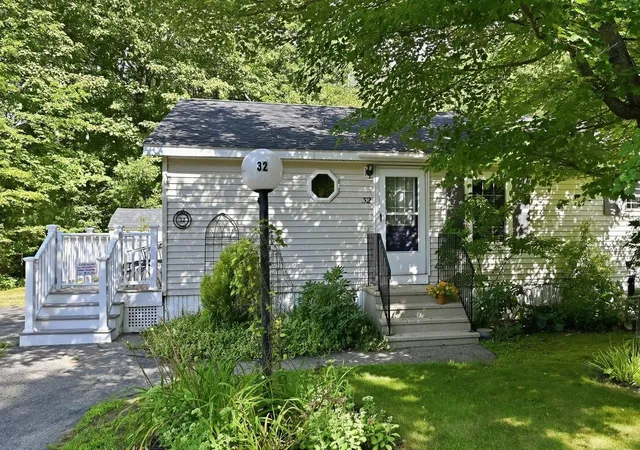 41st image of 32 Hawaii Ln, Rochester, NH 03867 | MLS# 5103730