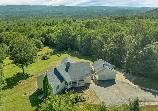 Photo 4 of Single family home for sale at 25 Upper Trask Mountain Road Road, Wolfeboro, NH 03894 | MLS# 5103732 | Listing updated on 2026-10-03