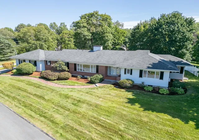 Photo 1 of Single family home for sale at 14 Chelsea Ct, Nashua, NH 03062 | MLS# 5103774 | Listing updated on 2026-09-16