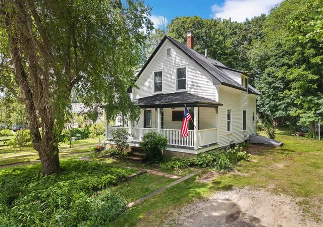 Photo 4 of Sale Pending at 32 Alice Ave, Hooksett, NH 03106 | MLS# 5103797 | Listing updated on 2026-09-16