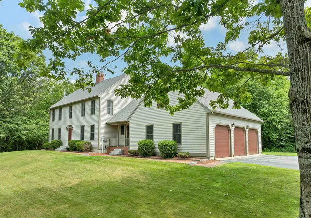 4th image of 35 Moose Point Dr, Dunbarton, NH 03046 | MLS# 5103803