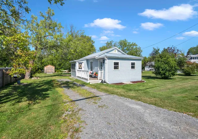 Photo 1 of Single family home for sale at 9 Pearl Ave, Saint Albans, VT 05478 | MLS# 5103813 | Listing updated on 2026-09-22