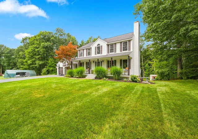 Photo 2 of Single family home for sale at 16 Crestwood Dr, Hudson, NH 03051 | MLS# 5103820 | Listing updated on 2026-08-07