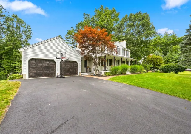 Photo 3 of Single family home for sale at 16 Crestwood Dr, Hudson, NH 03051 | MLS# 5103820 | Listing updated on 2026-08-07
