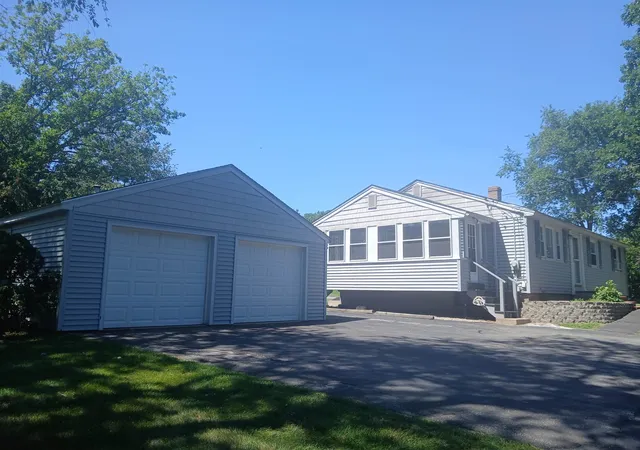 2nd image of 33 General Pulaski Dr, Salem, NH 03079 | MLS# 5103833