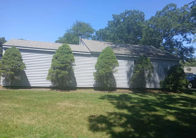 Photo 3 of Single family home for sale at 33 General Pulaski Dr, Salem, NH 03079 | MLS# 5103833 | Listing updated on 2026-08-07