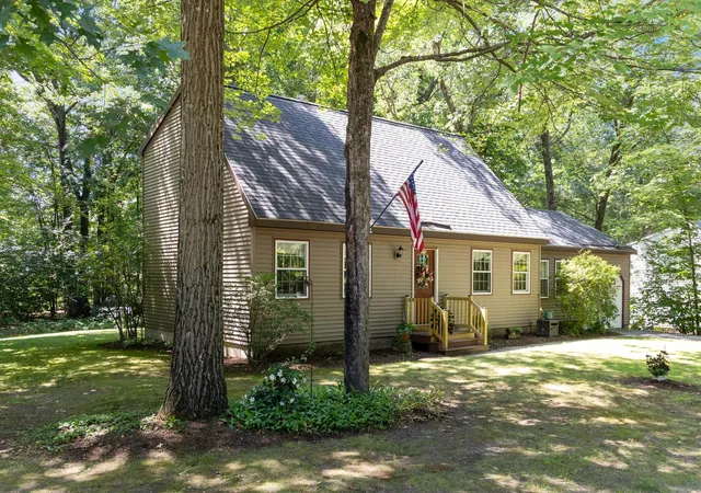 Photo 2 of Single family home for sale at 578 Sunderland Woods Rd, Colchester, VT 05446 | MLS# 5103837 | Listing updated on 2026-09-01