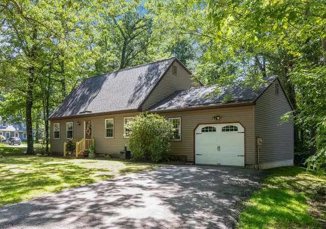 Photo 3 of Single family home for sale at 578 Sunderland Woods Rd, Colchester, VT 05446 | MLS# 5103837 | Listing updated on 2026-09-01