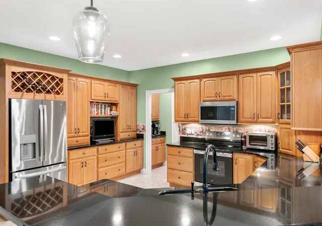 5th image of 6 Evergreen Dr, Plaistow, NH 03865 | MLS# 5103855