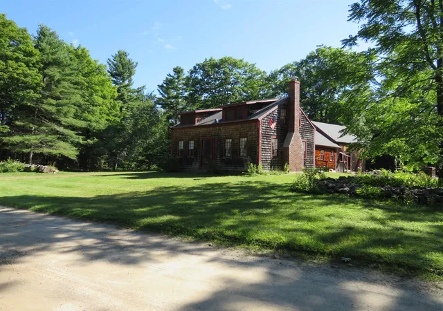 2nd image of 124 Coach Rd, Bristol, NH 03222 | MLS# 5103867