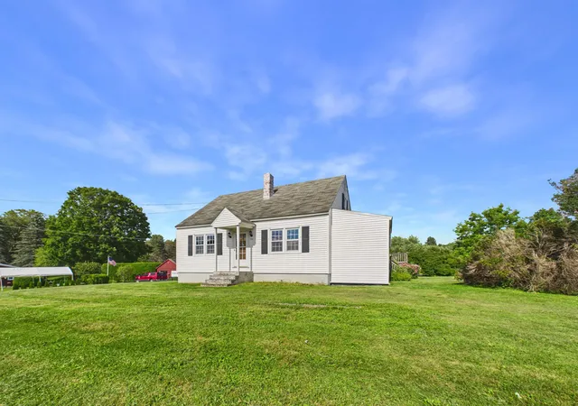 Photo 4 of Single family home for sale at 1310 Pleasant St, West Rutland, VT 05777 | MLS# 5103888 | Listing updated on 2026-10-02