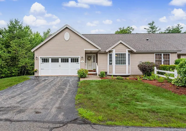 Photo 1 of Townhouse for sale at 6 Aspen Dr, East Hampstead, NH 03826 | MLS# 5103889 | Listing updated on 2026-10-06