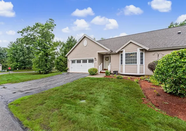 Photo 3 of Townhouse for sale at 6 Aspen Dr, East Hampstead, NH 03826 | MLS# 5103889 | Listing updated on 2026-10-06