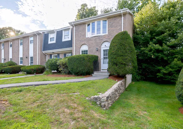 1st image of 7 Fieldstone Dr, Londonderry, NH 03053 | MLS# 5103891