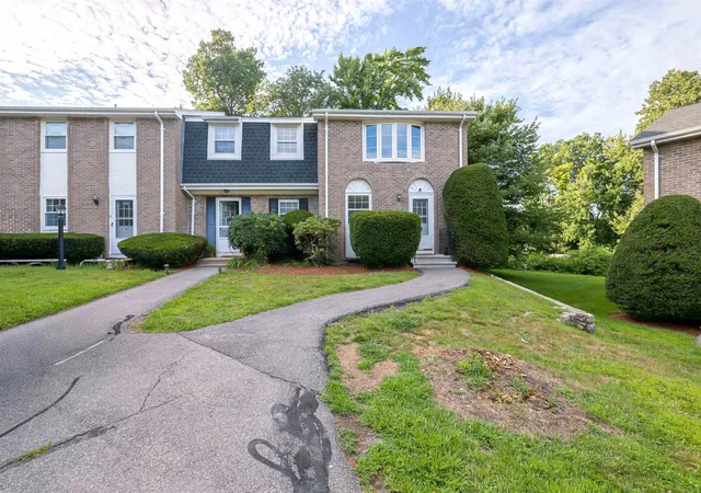 2nd image of 7 Fieldstone Dr, Londonderry, NH 03053 | MLS# 5103891