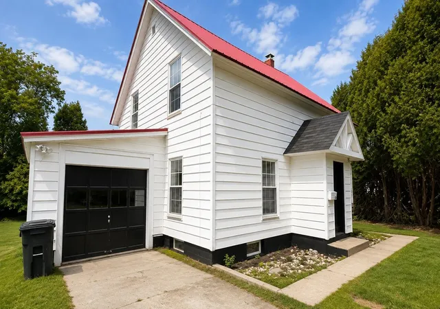 Photo 2 of Single family home for sale at 112 Harrison Ave, Saint Johnsbury, VT 05819 | MLS# 5103904 | Listing updated on 2026-08-07