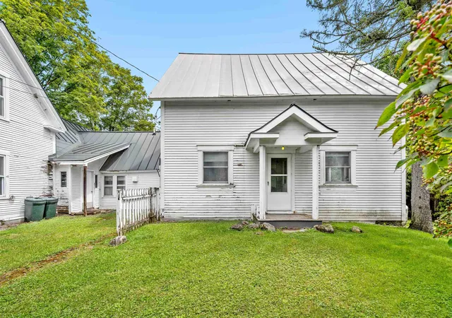 Photo 3 of Single family home for sale at 114 Bethel Mountain Rd, Rochester, VT 05767 | MLS# 5103948 | Listing updated on 2026-09-11