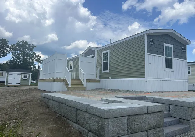 1st image of 310 Sherwood Gln, Somersworth, NH 03878 | MLS# 5103996