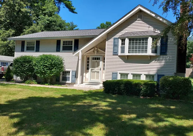 Photo 2 of Sale Pending at 12 Timber Ln, Merrimack, NH 03054 | MLS# 5104019 | Listing updated on 2026-08-18