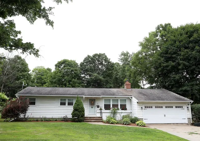 Single family home for sale at 21 Dury Dr, Essex Junction, VT 05452 | MLS# 5104020