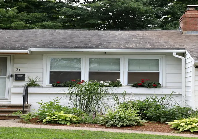 Photo 2 of Single family home for sale at 21 Dury Dr, Essex Junction, VT 05452 | MLS# 5104020 | Listing updated on 2026-09-01