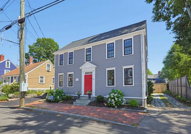 Photo 2 of Sale Pending at 68 South St, Portsmouth, NH 03801 | MLS# 5104049 | Listing updated on 2026-08-18