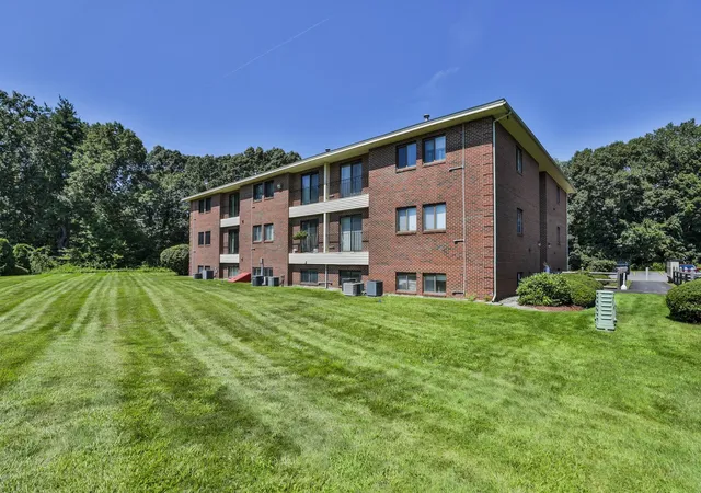 1st image of 134 Abbott Farm Ln #134, Hudson, NH 03051 | MLS# 5104060