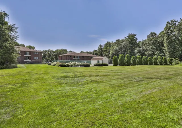 2nd image of 134 Abbott Farm Ln #134, Hudson, NH 03051 | MLS# 5104060