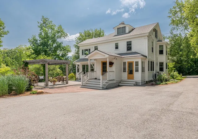 Photo 2 of Single family home for sale at 212 Taconic Rd, Manchester, VT 05254 | MLS# 5104124 | Listing updated on 2026-08-17