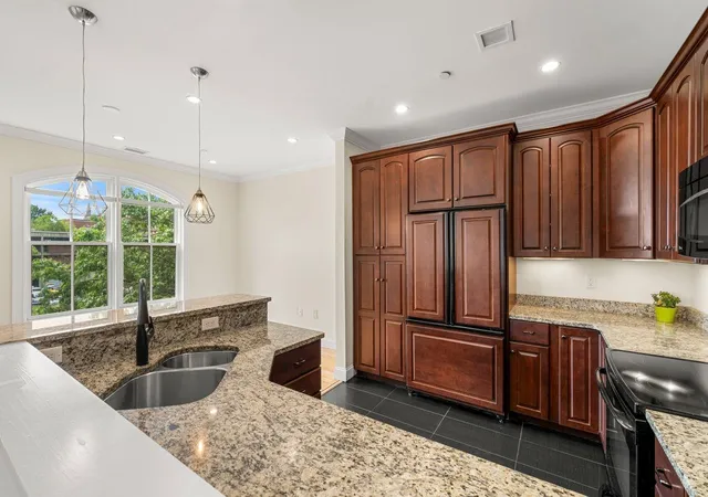 2nd image of 52 Main St #306, Nashua, NH 03064 | MLS# 5104130