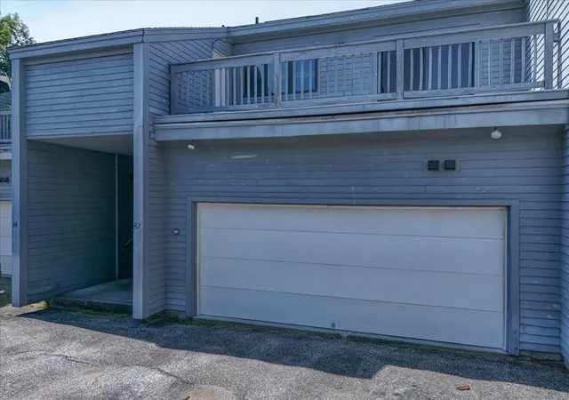 Photo 2 of Townhouse for sale at 82 Bay Rd, Shelburne, VT 05482 | MLS# 5104143 | Listing updated on 2026-09-01