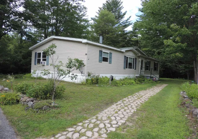 Photo 2 of Single family home for sale at 916 Deering Center Rd, Deering, NH 03244 | MLS# 5104146 | Listing updated on 2026-09-12