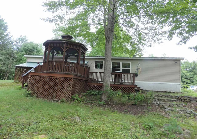 Photo 3 of Single family home for sale at 916 Deering Ctr Rd, Deering, NH 03244 | MLS# 5104146 | Listing updated on 2026-10-23