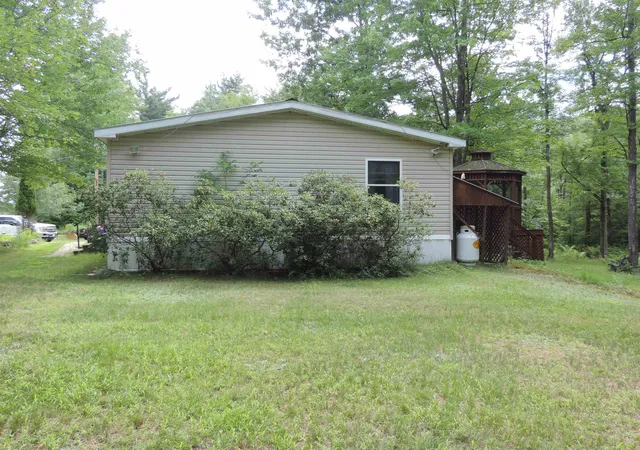 Photo 4 of Single family home for sale at 916 Deering Ctr Rd, Deering, NH 03244 | MLS# 5104146 | Listing updated on 2026-10-23
