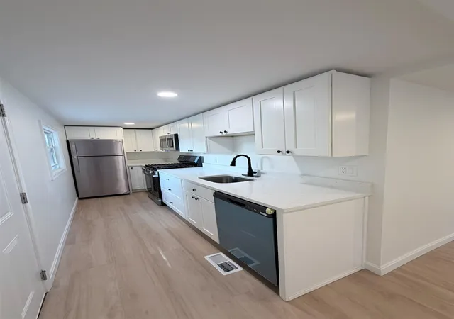 Photo 3 of Single family home for sale at 35 Highland Ave, Derry, NH 03038 | MLS# 5104148 | Listing updated on 2026-09-17