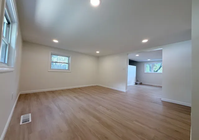 Photo 4 of Single family home for sale at 35 Highland Ave, Derry, NH 03038 | MLS# 5104148 | Listing updated on 2026-10-03