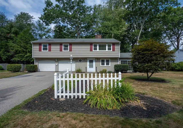 1st image of 16 Longwood Dr, Hampton, NH 03842 | MLS# 5104156